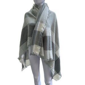 Gray Acrylic Women’s Scarf/Shawl NWOT